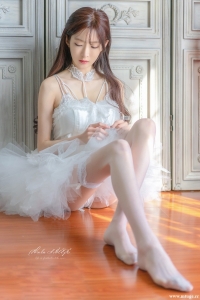 王羽杉Barbieshy - NO.04 白色吊带裙 [24P-4M]